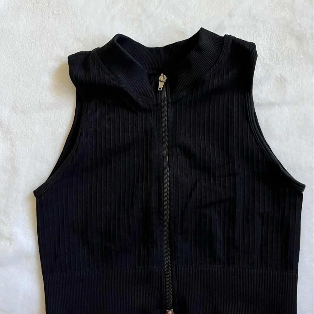 Black workout top xs